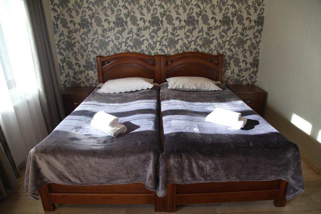 Guesthouse David Zhorzholiani Mestia Quarto foto
